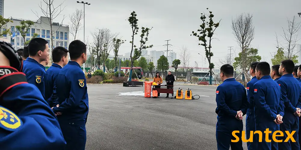 Addestramento al fuoco con coperta antincendio per auto Suntex 01