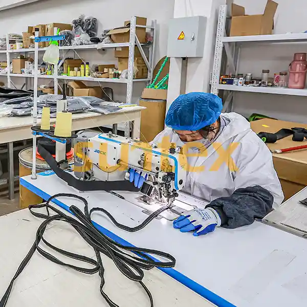 tuta con tessuti in fibra di vetro